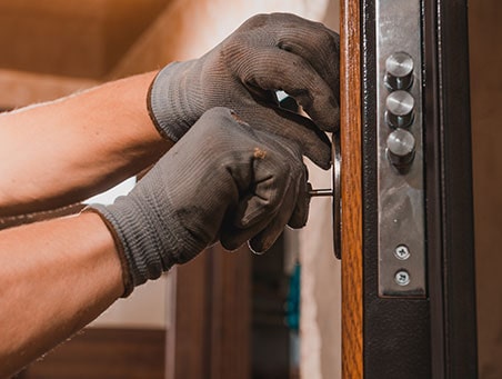 Ремонт замков входных дверей с выездом мастера
      