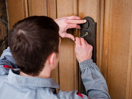 Вскрытие входных дверей <br>в Санкт-Петербурге